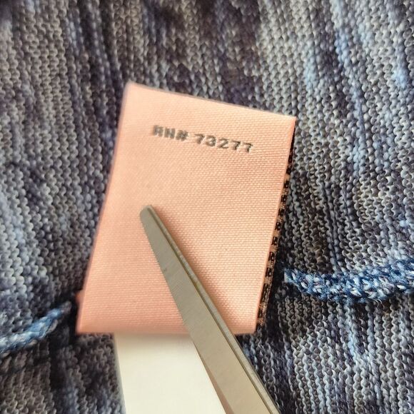 Juicy Couture Cold Shoulder Blue Knit‎ Blouse Women's Medium - Picture 8 of 8